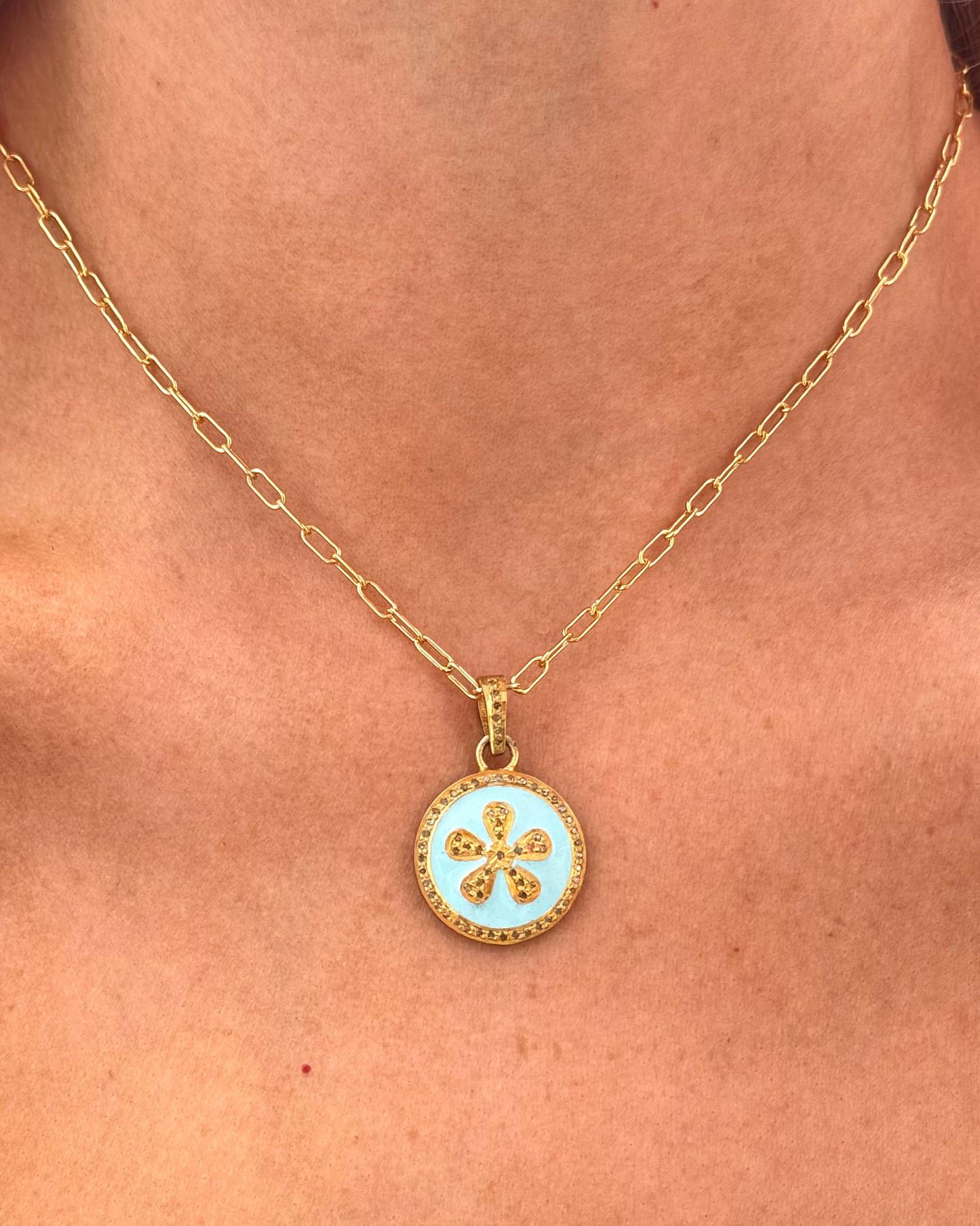 AKIRA Pendant Necklace