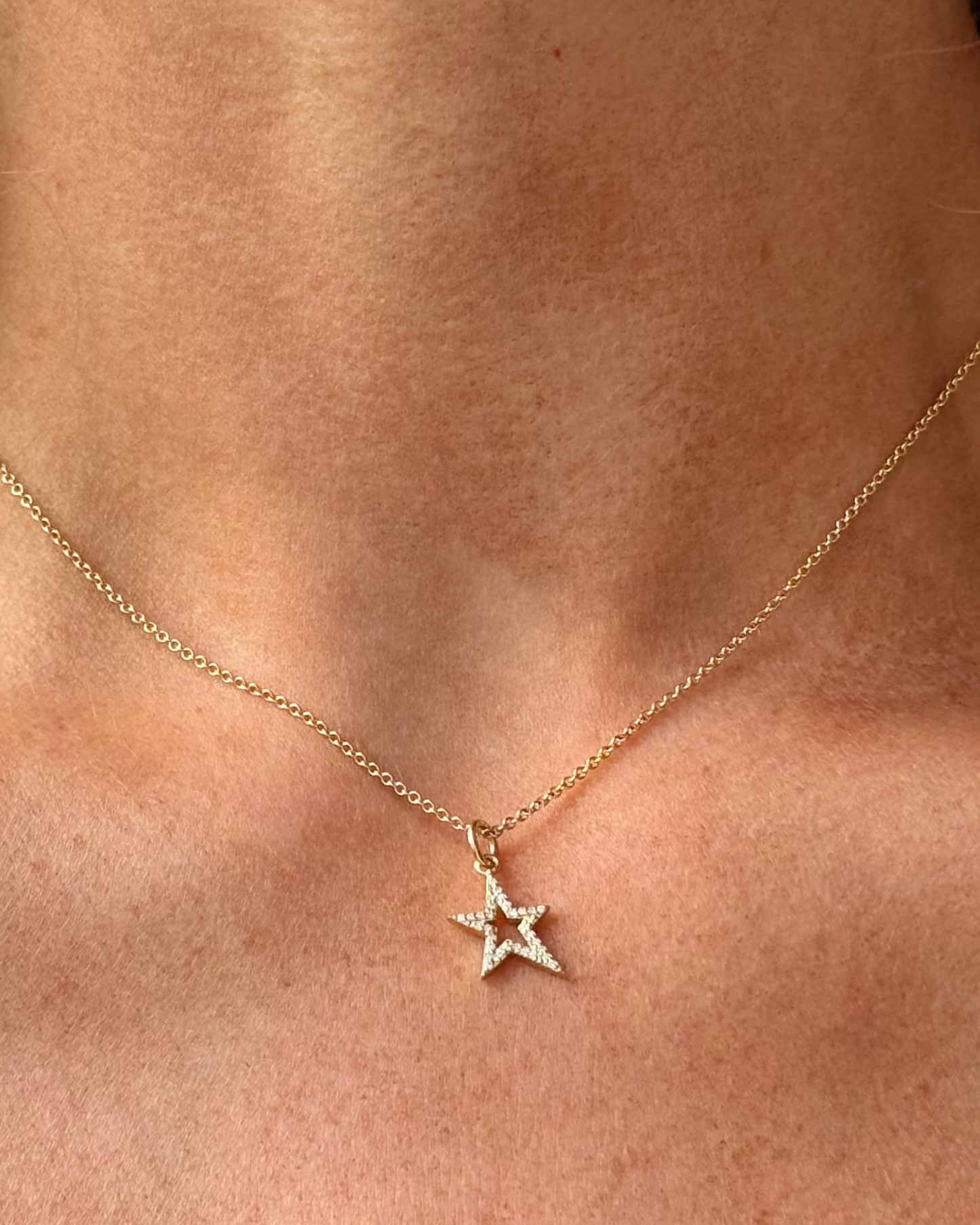 ARI Gold Diamond Necklace