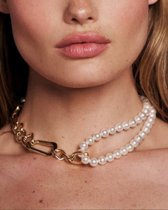LILI CLASPE Quinn Gold Pearl Necklace