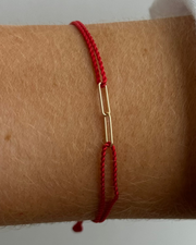 The hortense HORTENSE YOUNME Bracelet is a red adjustable cord bracelet with a small 14kt yellow gold chain link, offering a modern touch to your wrist.