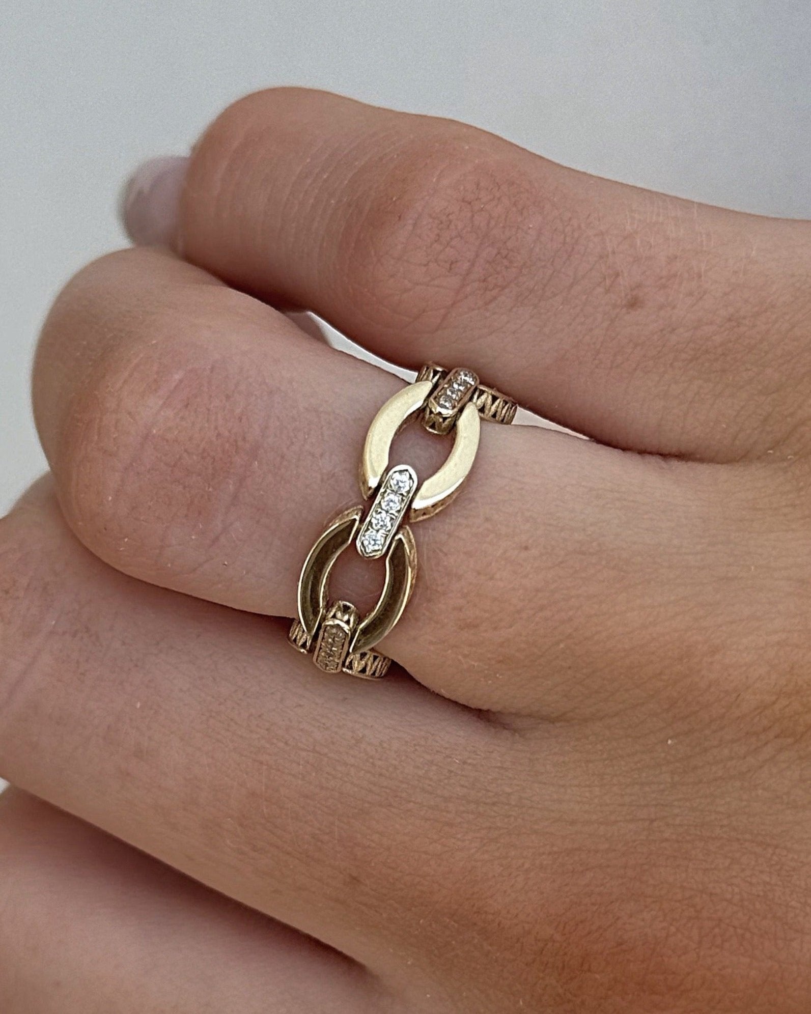 OVALS Ring