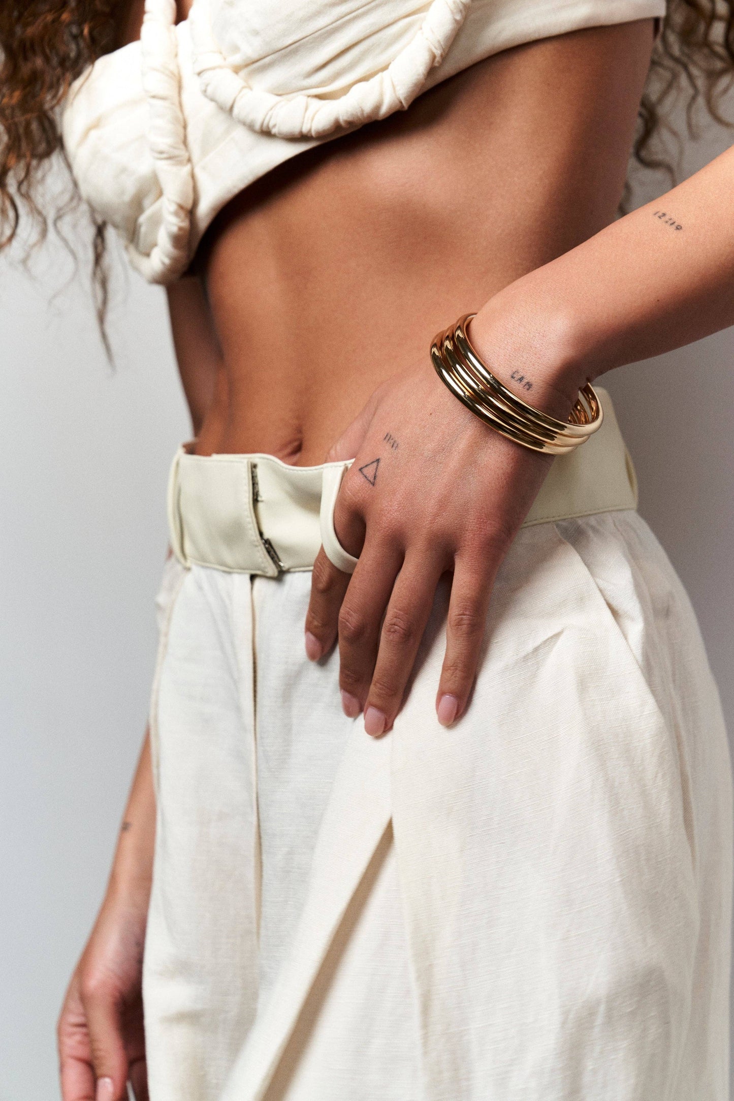 MAREN Hollow Tube Bangle