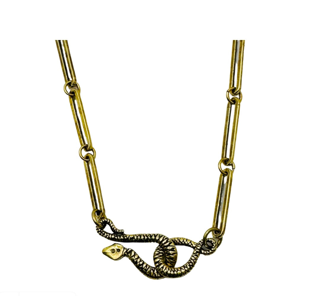 ARROWHEAD Necklace